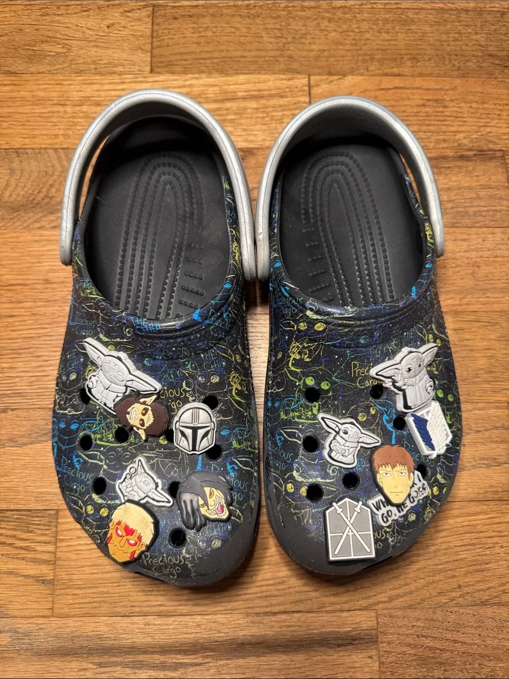 Star Wars kida crocs- big kid Sz 6- Gray Strap and misc gibbits